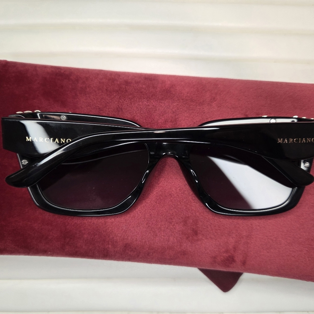 Guess by Marciano Black Sunglasses - Picture 9 of 14